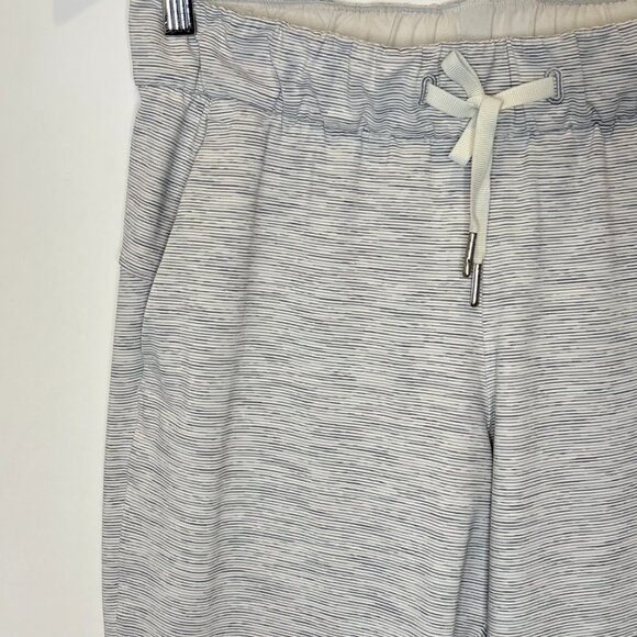 Lululemon Size 4 On the Fly Striped Cropped Pants We are from Space Ice Gray C67 - Picture 4 of 16